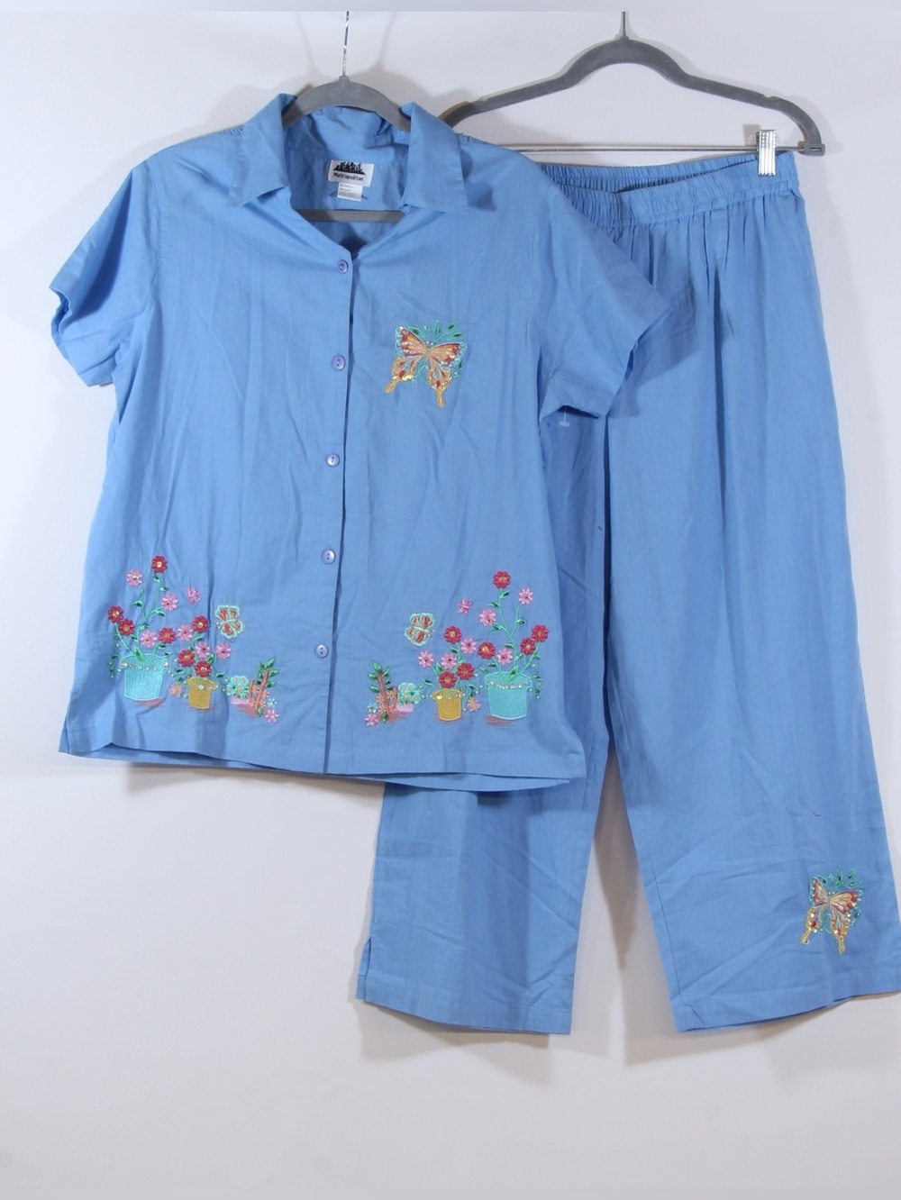 Metropolitan Women's Blue Chambray 2-piece Short Sleeve Shirt and Capri Set NWOT - Picture 2 of 10